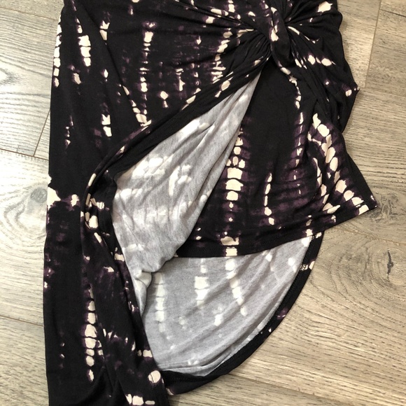 Asymmetrical Skirt - Picture 4 of 8